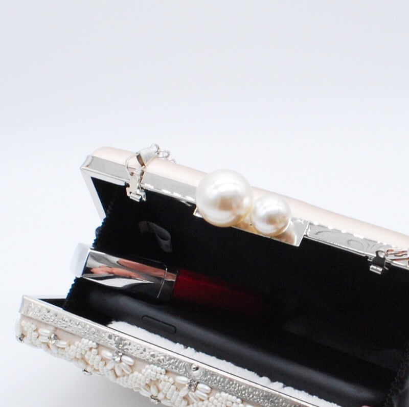 パールとビーズのミニクラッチバッグ