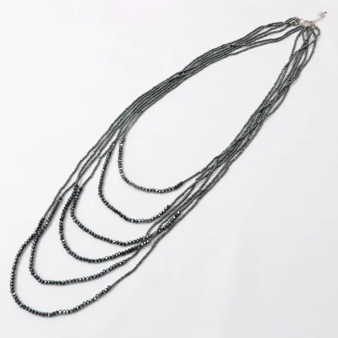 ブラックのビーズ6連ネックレス