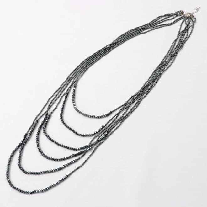 ブラックのビーズ6連ネックレス