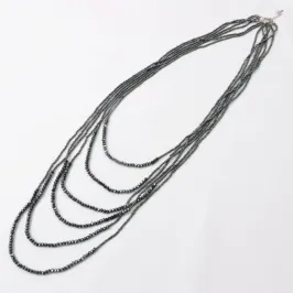 黒のビーズ6連ネックレス