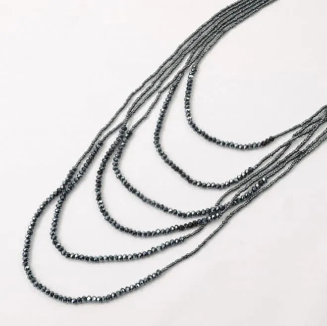 ブラックのビーズ6連ネックレス