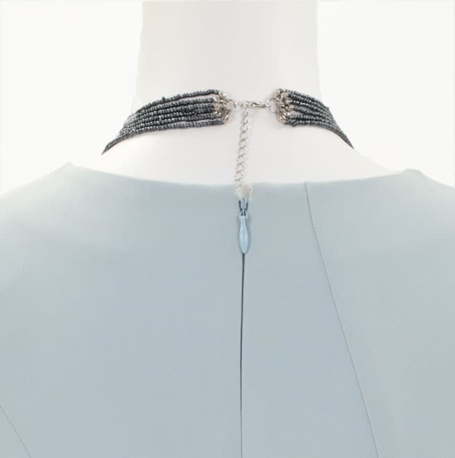 ブラックのビーズ6連ネックレス