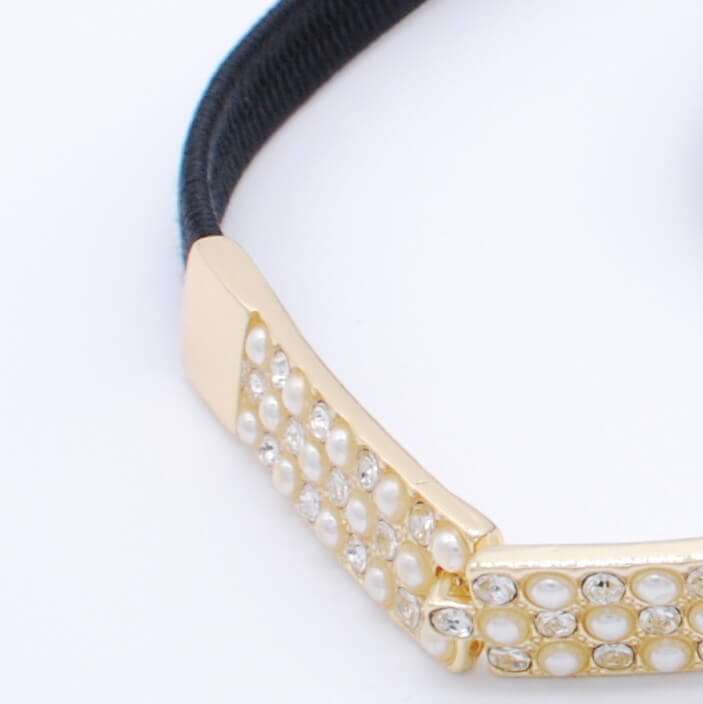 ブラックのラインストーン付きベルト