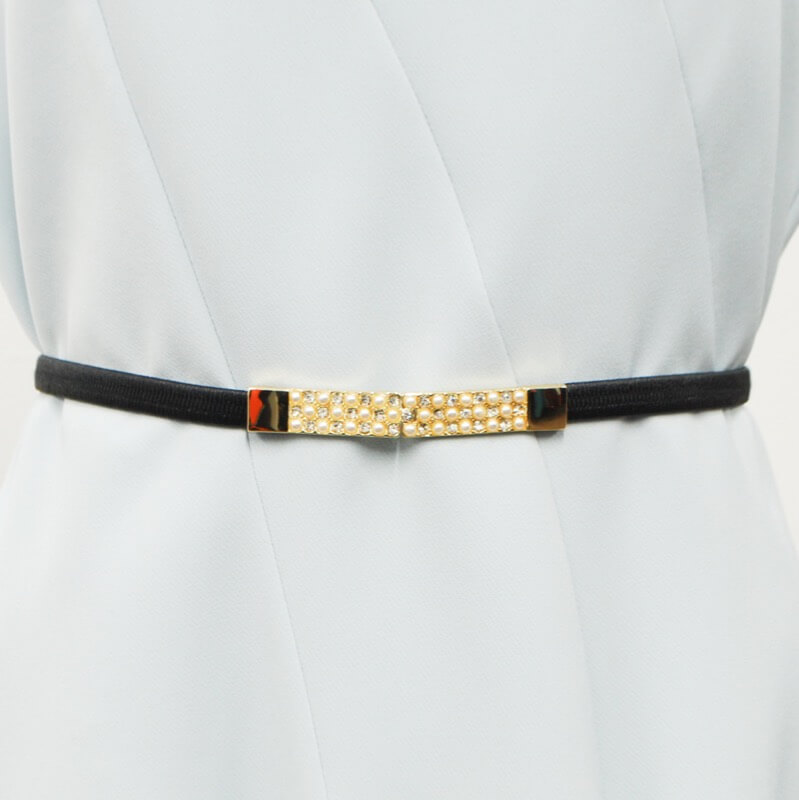 ブラックのラインストーン付きベルト