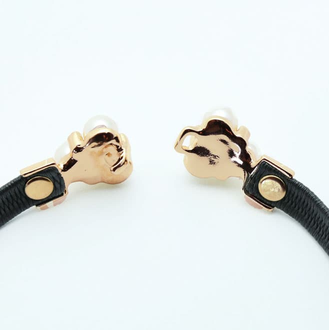 グレーのパール付きベルト