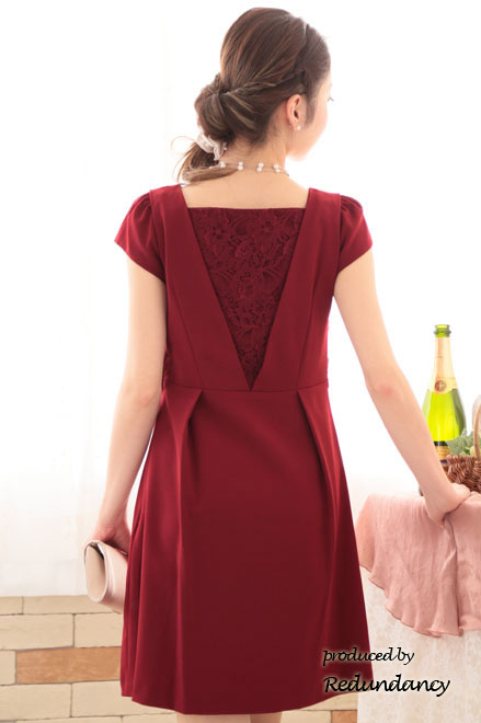 ワインレッドの花模様レースミニドレス