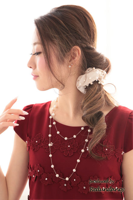 ワインレッドの花模様レースミニドレス