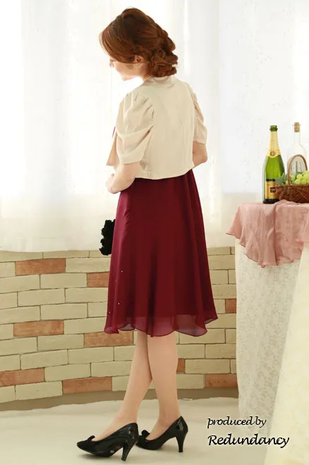 ワインレッドのハイウエストシフォンビジュードレス