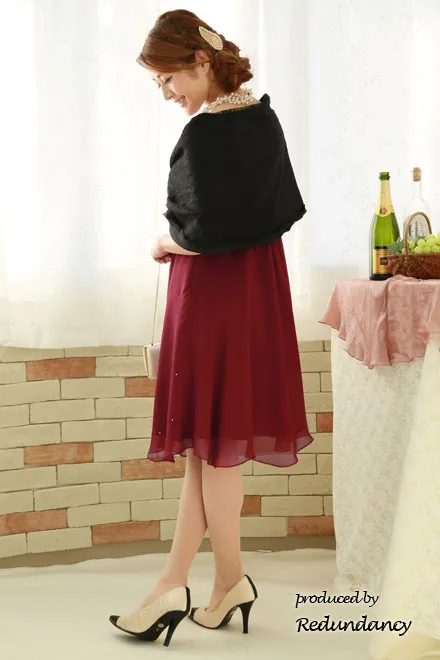 ワインレッドのハイウエストシフォンビジュードレス