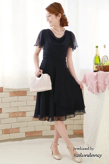 ネイビーの背中編み上げシフォンミモレ丈ドレス