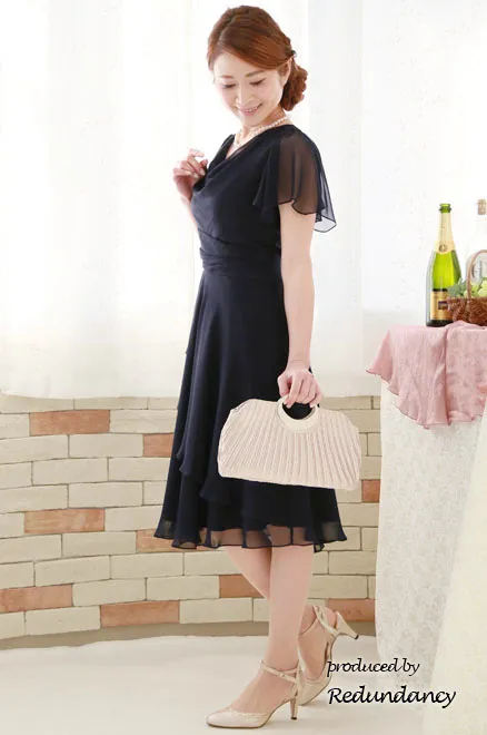 ネイビーの背中編み上げシフォンミモレ丈ドレス