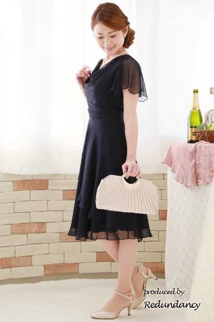 ネイビーの背中編み上げシフォンミモレ丈ドレス