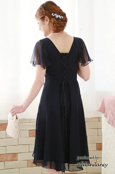 ネイビーの背中編み上げシフォンミモレ丈ドレス