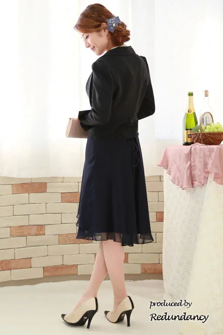 ネイビーの背中編み上げシフォンミモレ丈ドレス