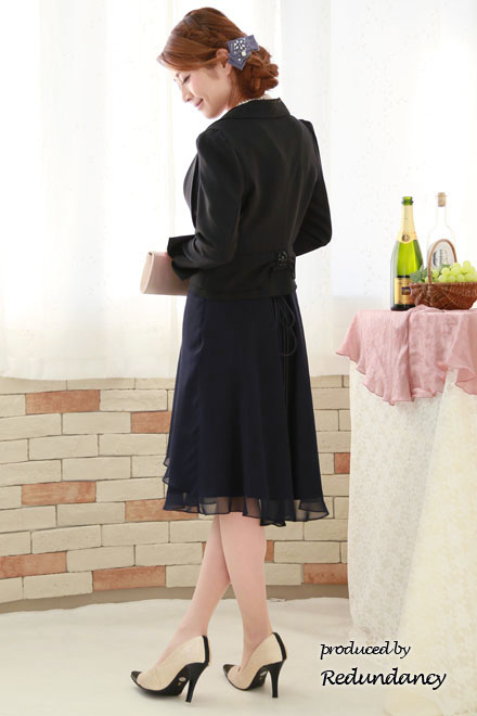 ネイビーの背中編み上げシフォンミモレ丈ドレス