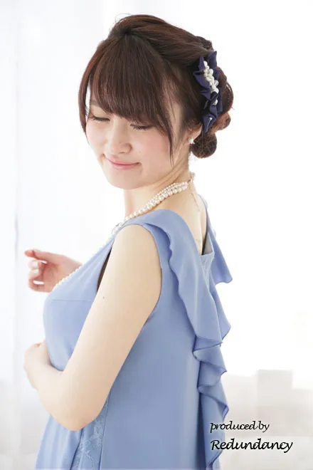 ブルーのY字バックフリルレース切替ドレス