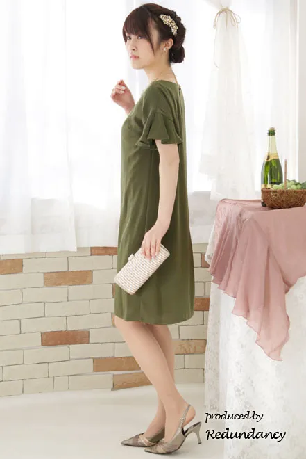 カーキグリーンのVネックフリルスリーブドレス