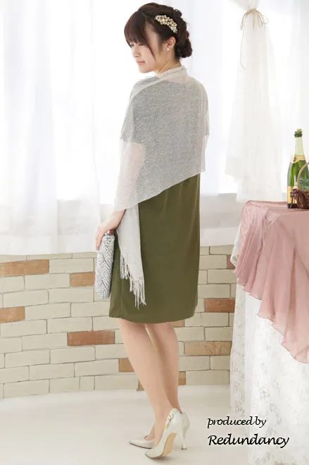 カーキグリーンのVネックフリルスリーブドレス