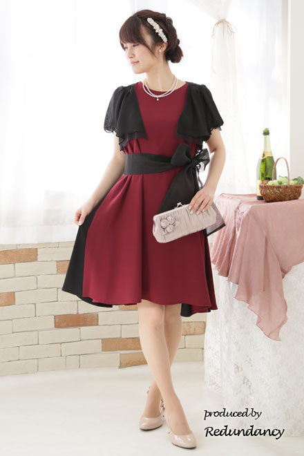 ワインレッド×ブラックの配色Aラインドレス