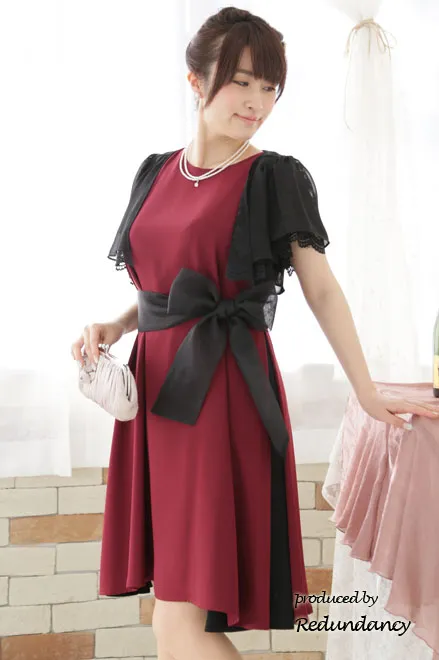 ワインレッド×ブラックの配色Aラインドレス