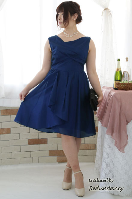 ブルーのドレープネック膝丈Aラインドレス