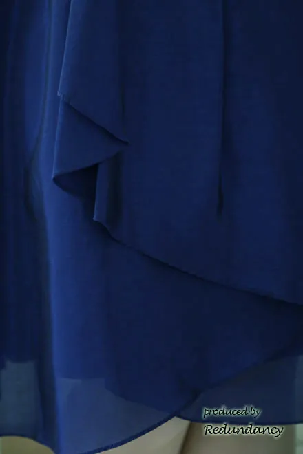 ブルーのドレープネック膝丈Aラインドレス