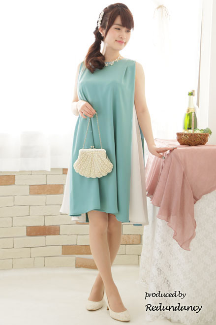 ブルー×ホワイトの配色Aラインドレス