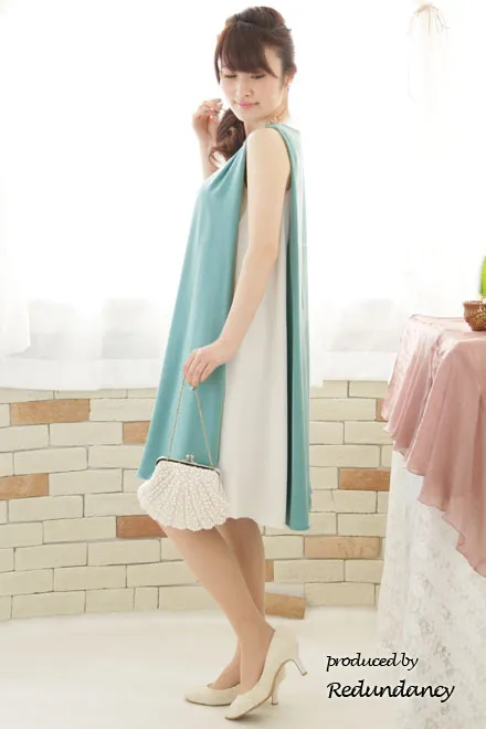 ブルー×ホワイトの配色Aラインドレス