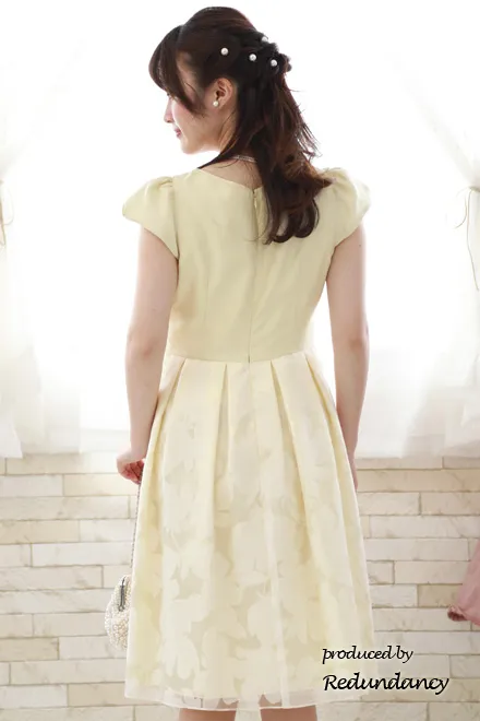 イエローの花柄パフスリーブドレス