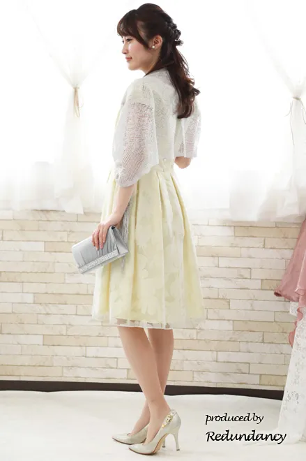 イエローの花柄パフスリーブドレス