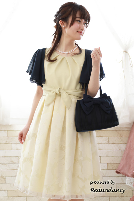 イエローの花柄パフスリーブドレス