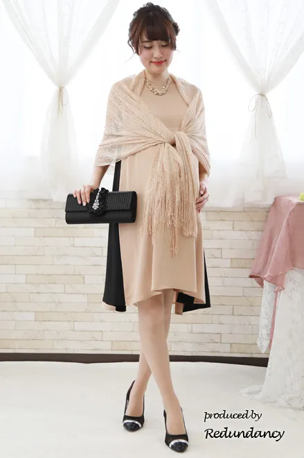 ベージュ×ブラックの配色Aラインドレス