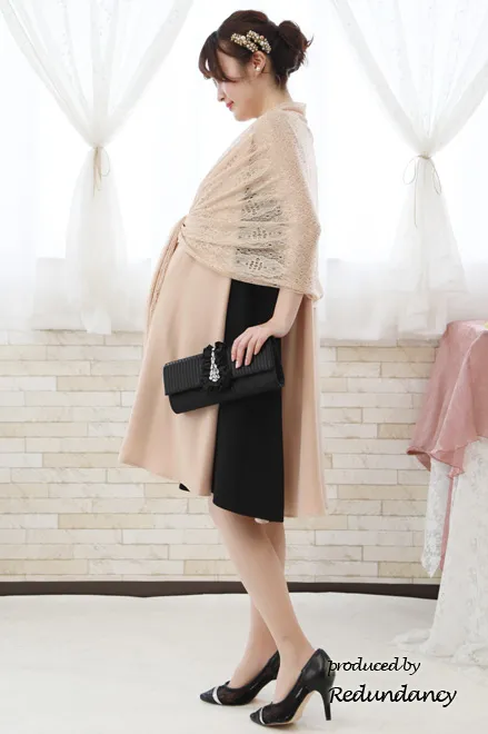 ベージュ×ブラックの配色Aラインドレス