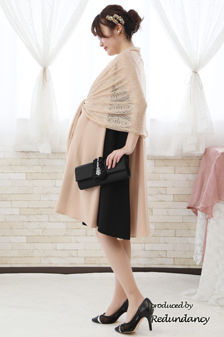 ベージュ×ブラックの配色Aラインドレス