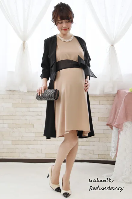 ベージュ×ブラックの配色Aラインドレス