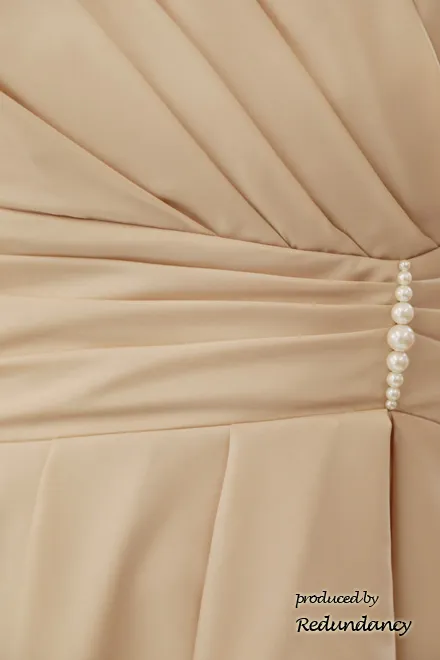 ベージュのボリュームチュールドレス