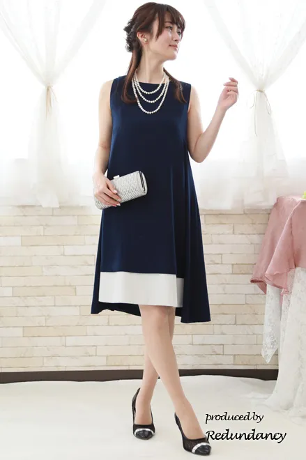 ネイビー×ホワイトの配色テントラインドレス