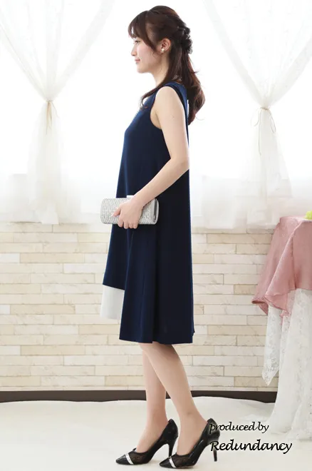 ネイビー×ホワイトの配色テントラインドレス