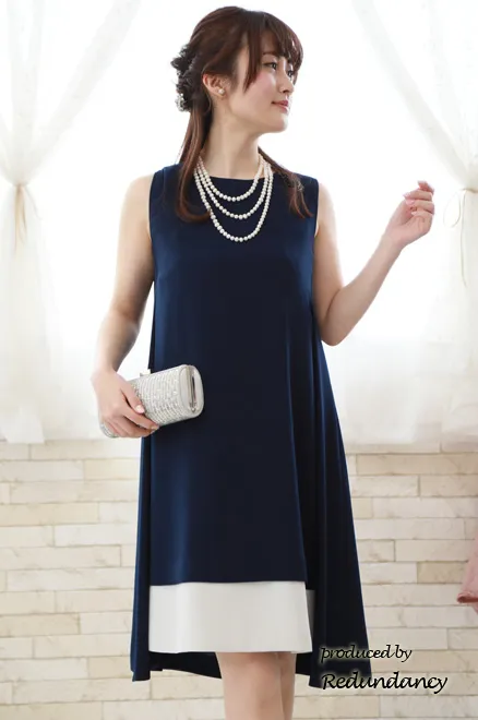 ネイビー×ホワイトの配色テントラインドレス