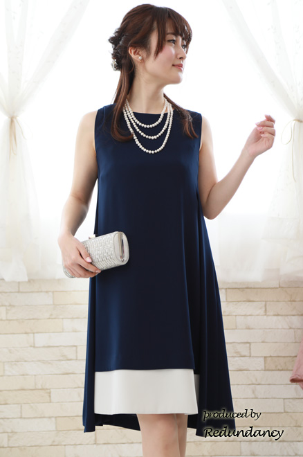 ネイビー×ホワイトの配色テントラインドレス