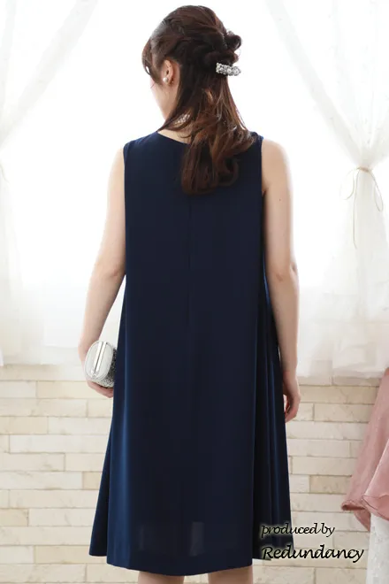 ネイビー×ホワイトの配色テントラインドレス