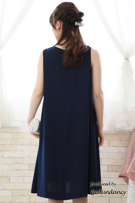 ネイビー×ホワイトの配色テントラインドレス