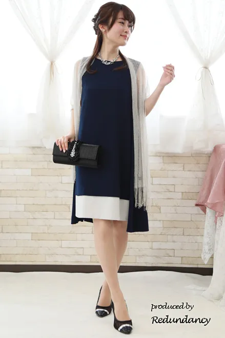 ネイビー×ホワイトの配色テントラインドレス