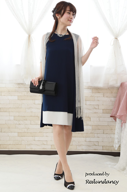 ネイビー×ホワイトの配色テントラインドレス