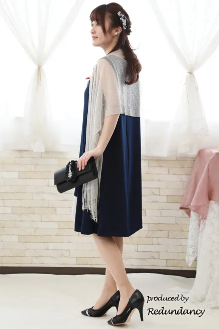 ネイビー×ホワイトの配色テントラインドレス