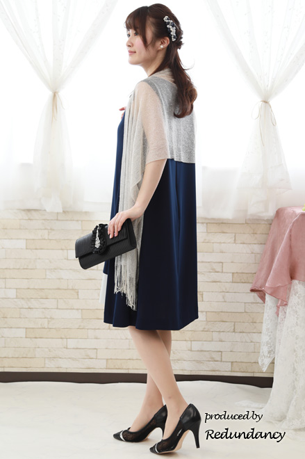 ネイビー×ホワイトの配色テントラインドレス