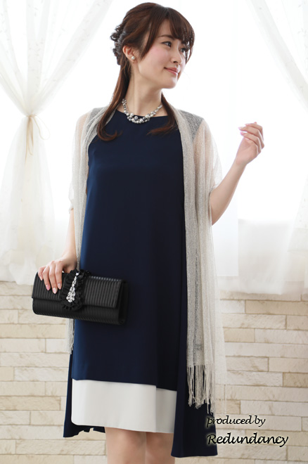 ネイビー×ホワイトの配色テントラインドレス