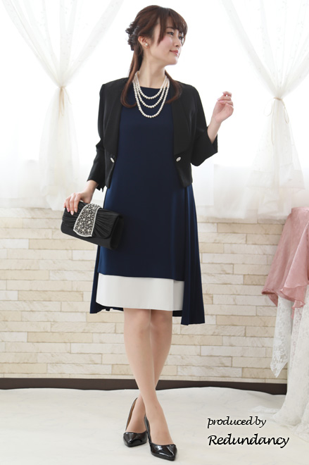 ネイビー×ホワイトの配色テントラインドレス