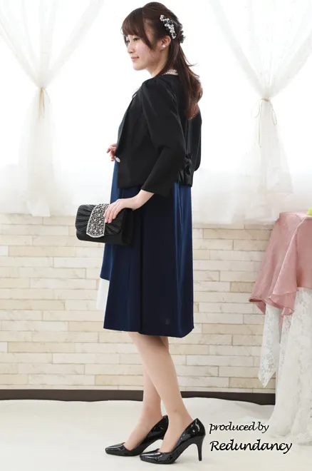 ネイビー×ホワイトの配色テントラインドレス