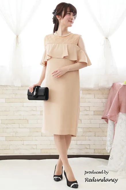 ライトベージュのオープンショルダー2wayドレス